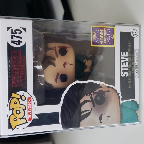 FUNKO POP:Stranger Things Steve SDCC#475 Vinyl Figure w/ protector case. VAULTED